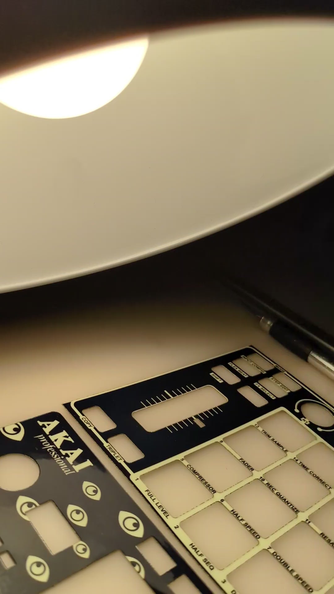 Glow in the Dark - AKAI MPC Sample Skin